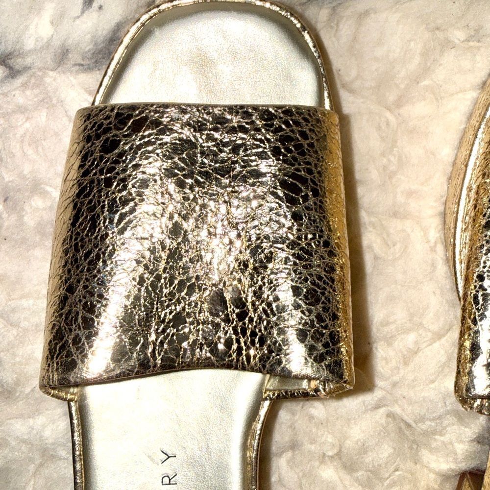 Katy Perry Women's The Busy Bee Slip-On Slide Sandal Gold size 8M - Picture 4 of 12